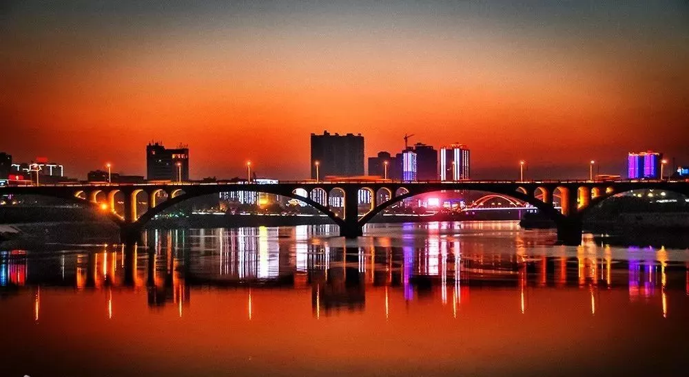 邵阳vs赣州夜景直播视频,两座不夜城的真实对比,看完你想去哪个? 邵阳vs赣州夜景直播视频,两座不夜城的真实对比,看完你想去哪个?