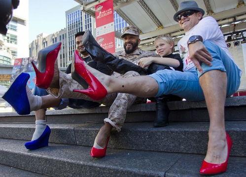 男穿高跟鞋视频,时尚跨界新潮流